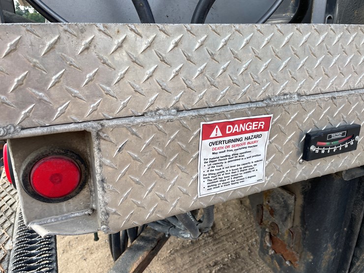 #2116-•-2014-international-7600-crane/digger-truck-(has-mn-title)-image-19