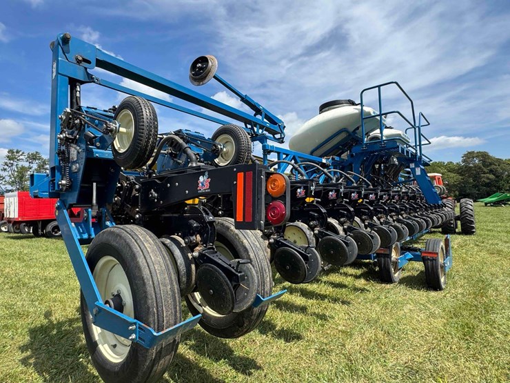2014-kinze-3600-image-47