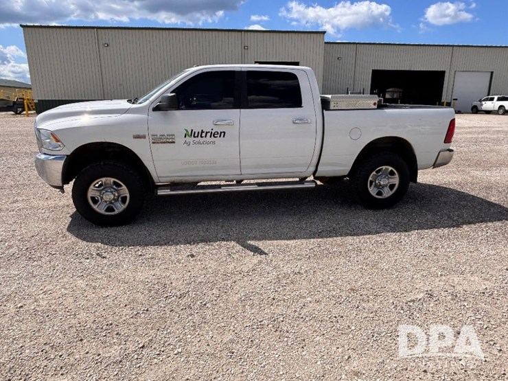 2016-dodge-ram-2500-image-12