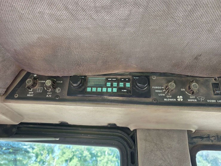 1984-case-ih-2394-image-53