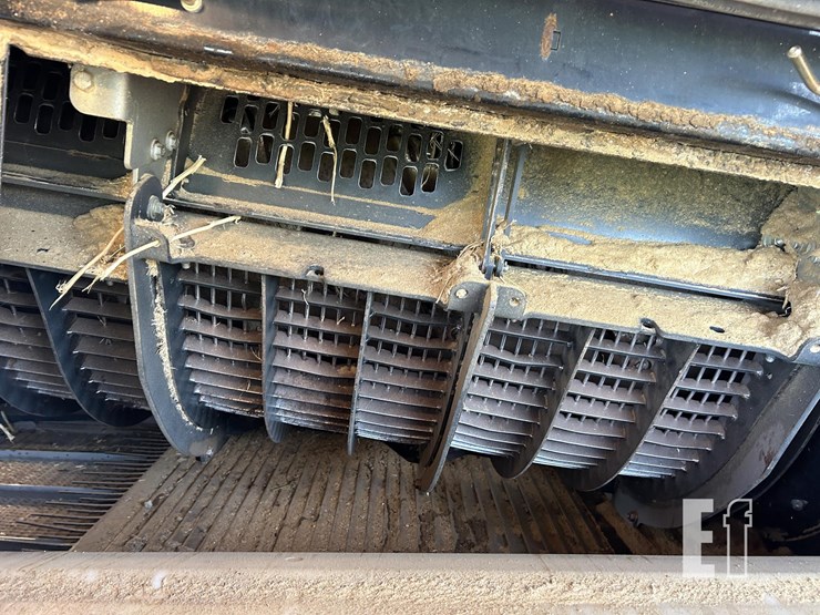 2015-case-ih-8240-image-42