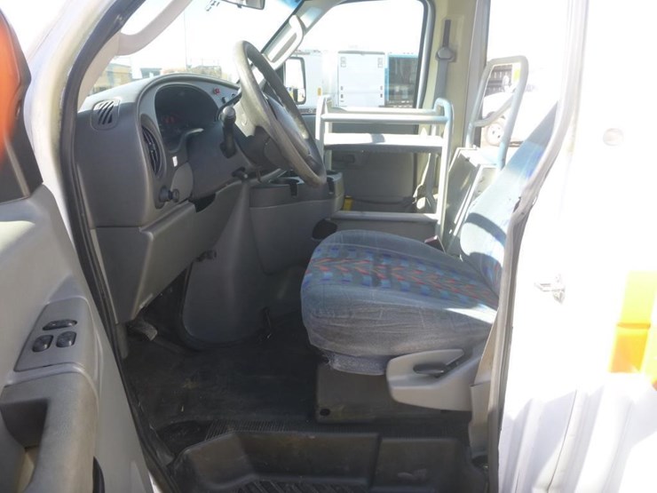 2008-ford-e450-image-10