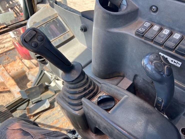 2018-takeuchi-tb290-image-32