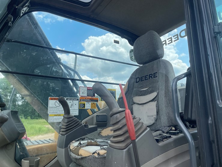 deere-160d-lc-image-30
