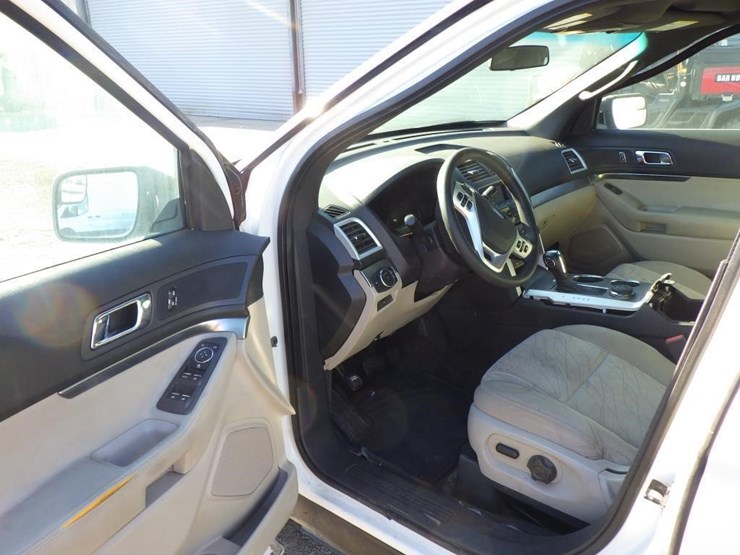 2011-ford-explorer-image-6
