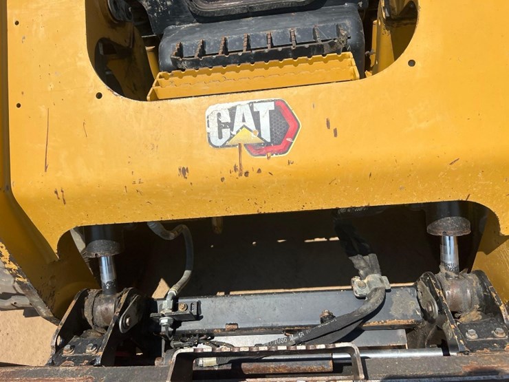 2023-caterpillar-279d3-image-10