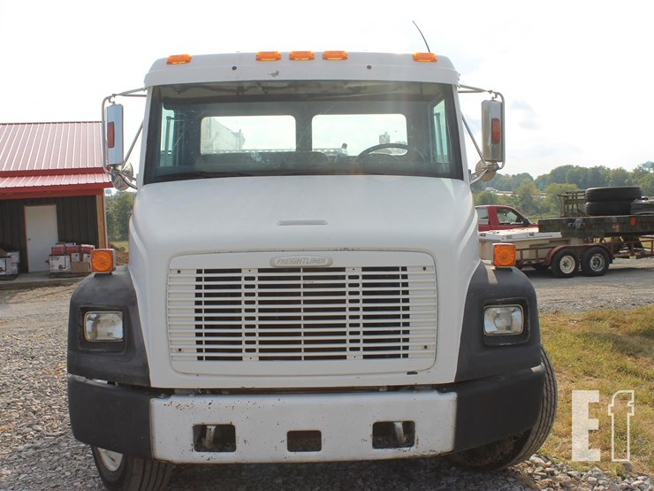2001-freightliner-fl60-image-9