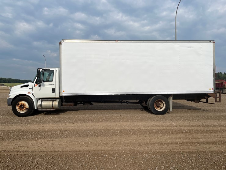 #2104-•-2012-international-4300m7-box-truck-(has-mn-title)-image-3