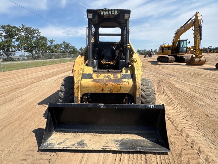 2004-caterpillar-262b-image-3