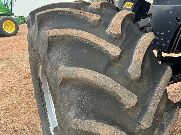 2015-case-ih-8240-image-32