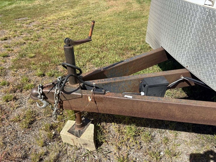 2004-forest-river-cargomate-enclosed-cargo-trailer,-7’x18’,-tandem-axle-with-(2)-3500#-axles,-st205/-image-14