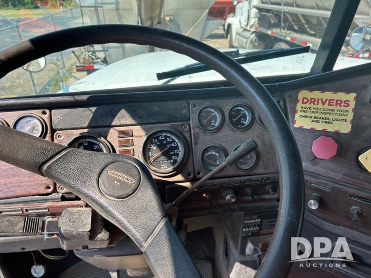 1998-freightliner-dry-tender-truck-(cp0654,-unit-28644)-image-37