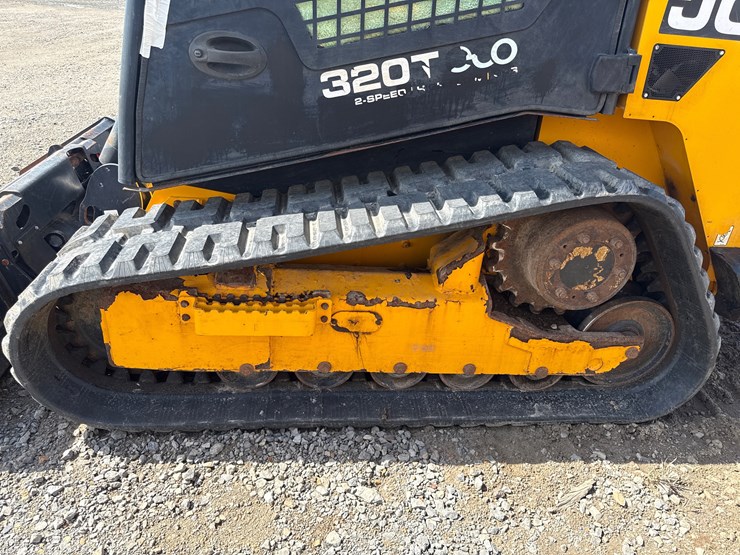 jcb-320t-image-15