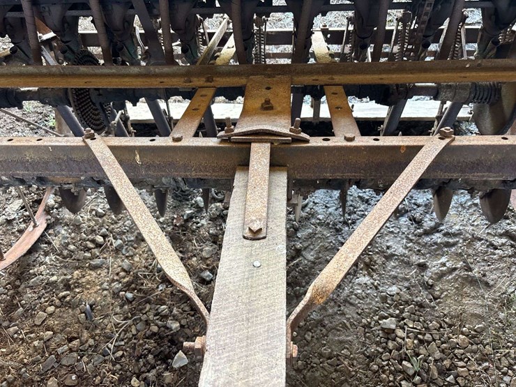 superior-7ft-grain-drill-image-43