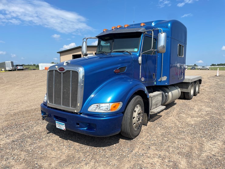 #2108-•-2012-peterbilt-truck-tractor-(has-mn-title-in-delay)-image-1
