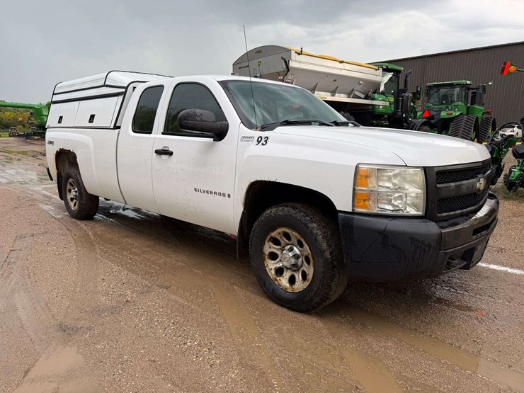 2009-chevrolet-1500-image-2