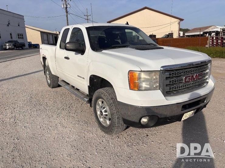 2013-gmc-2500-image-1