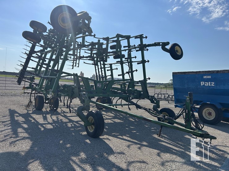 2004-john-deere-2210-image-3