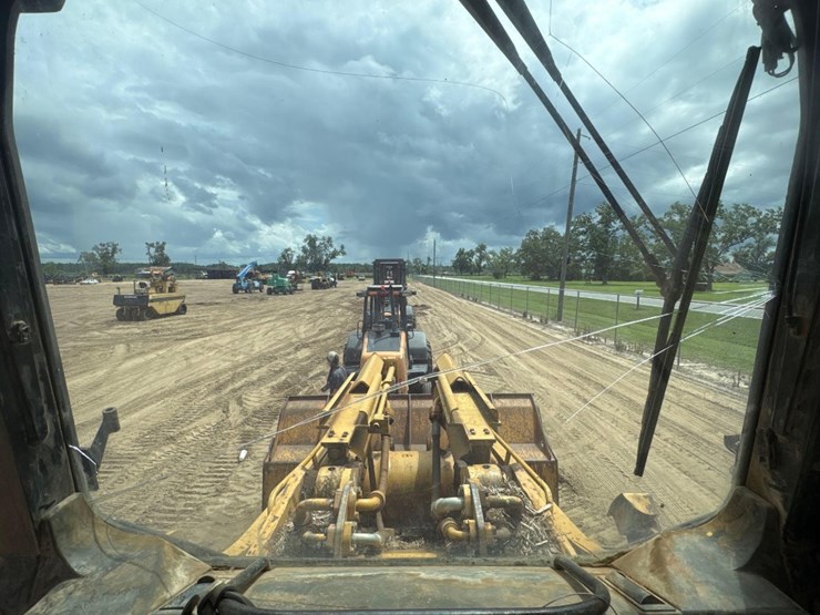 2002-caterpillar-973c-image-23