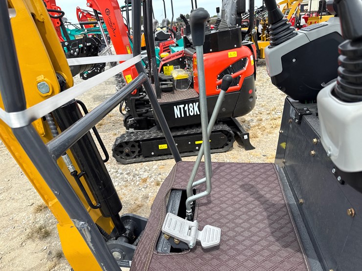 #220-•-#26490-•-unused-cfg-xz20r-mini-excavator-image-14