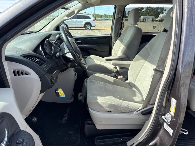 2015-dodge-grand-caravan-image-23