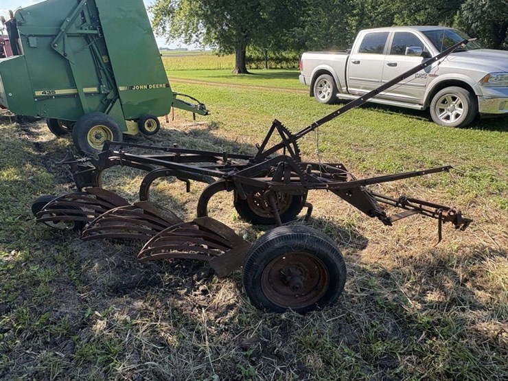 ih-3-14”-slat-bottom-trailing-plow,-clutch-lift-image-3