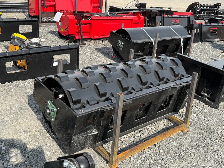 #2000-•-#26271-•-unused-giyi-70"-skid-steer-roller-dysl250786-image-2