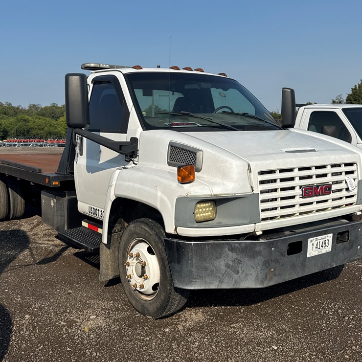 #47 • 2008 GMC ROLLBACK TRUCK