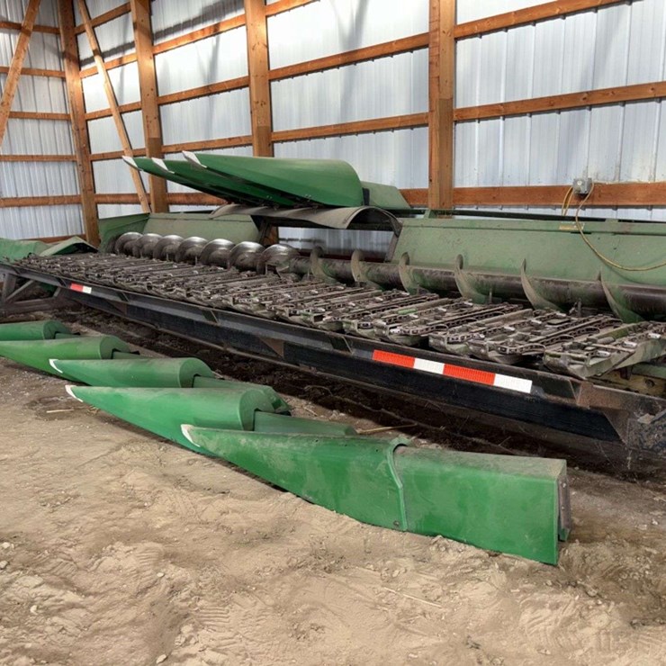 John Deere 12R22” 40 Series Cornhead, GVL Poly Snouts, Cob Saver, Powershafts