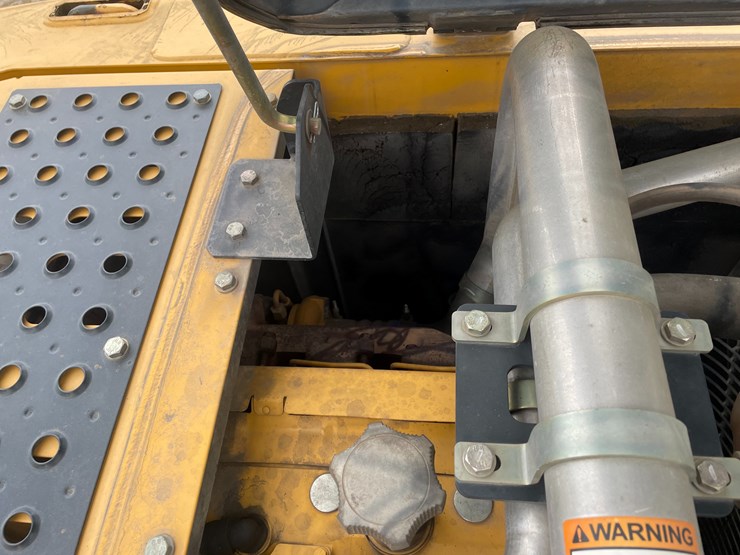 deere-160d-lc-image-48