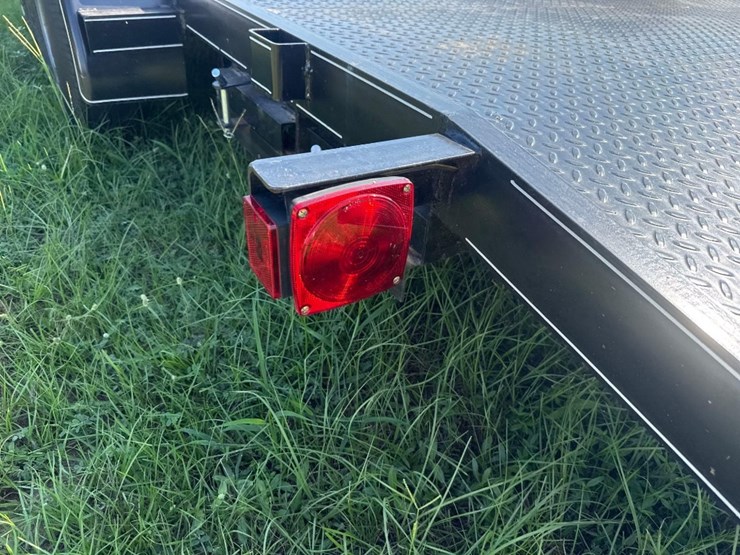 2025-max-built-82"-x-20'-trailer-image-11