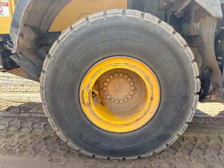 2019-komatsu-wa380-8-image-12