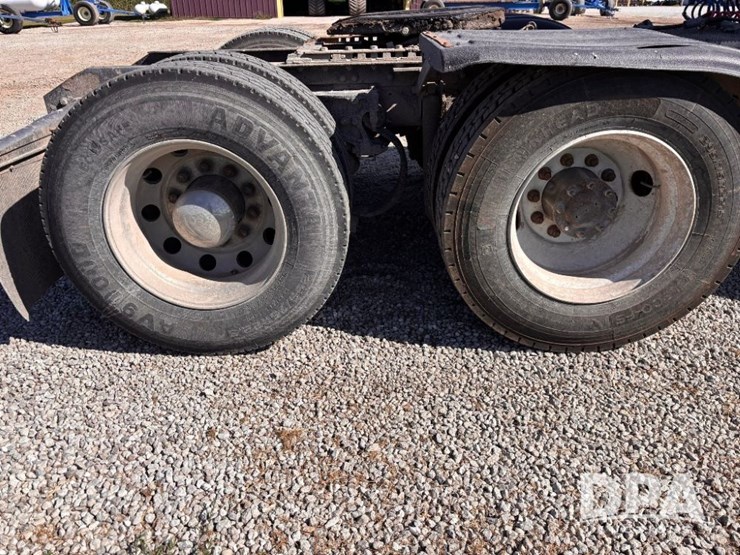 2005-kenworth-t800-image-37