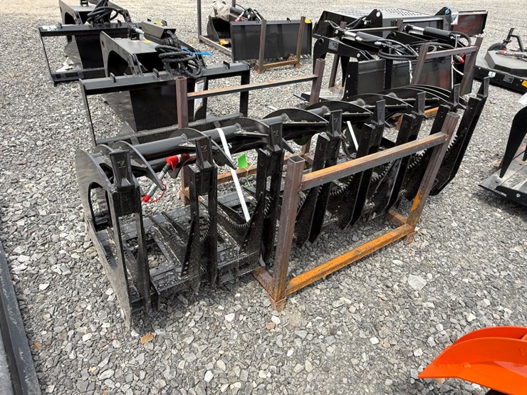 #2000-•-#26530-•-unused-giyi-gy-clg72c-skid-steer-curved-log-grabber-c-hxzmq722507103-image-2
