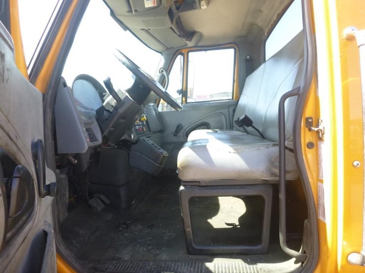 2006-international-durastar-4300-image-17