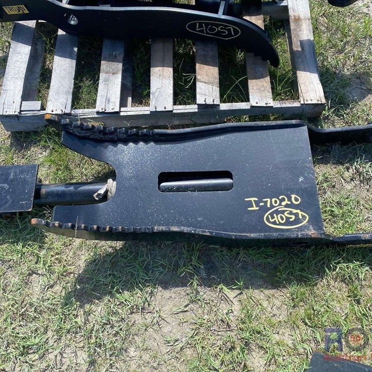 Trojan 8T-50 46in Hydraulic Thumb Excavator Attachment