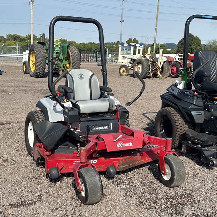 #31 • EXMARK RADIUS ZERO TURN LAWN MOWER