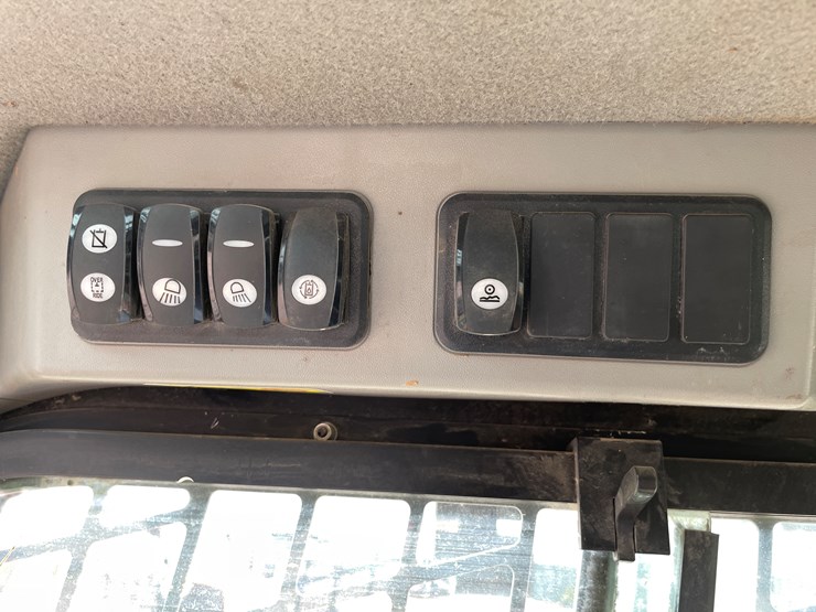 2014-caterpillar-262d-image-22