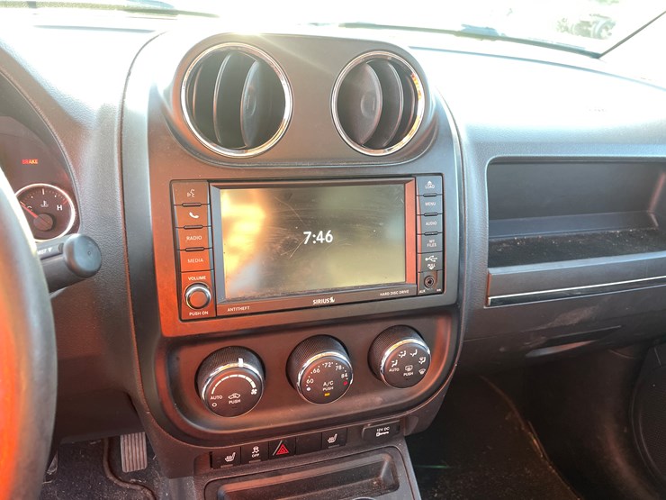 2012-jeep-compass-image-25