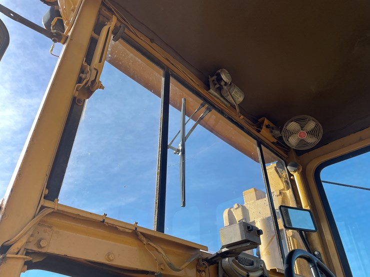 #2026-•-cat-no.12-road-grader-image-31