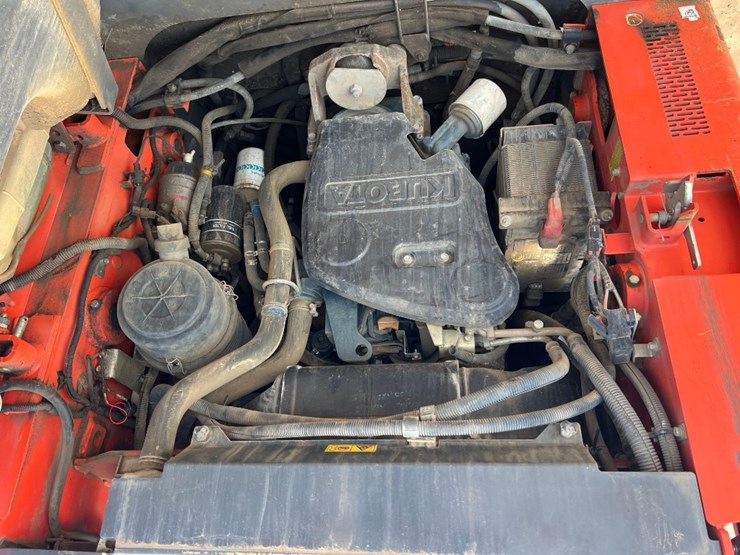 2022-kubota-ssv75-image-21