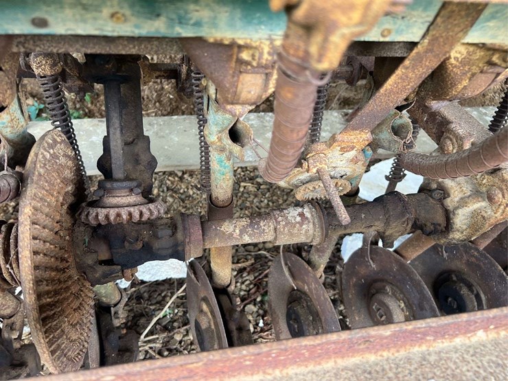 oliver-superior-8ft-grain-drill-image-75