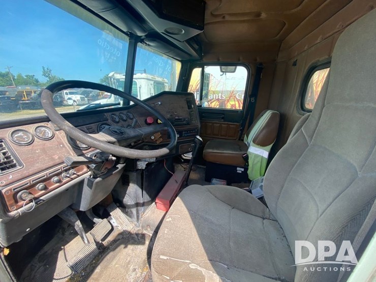1998-freightliner-dry-tender-truck-(pz13844,-unit-28643)-image-9