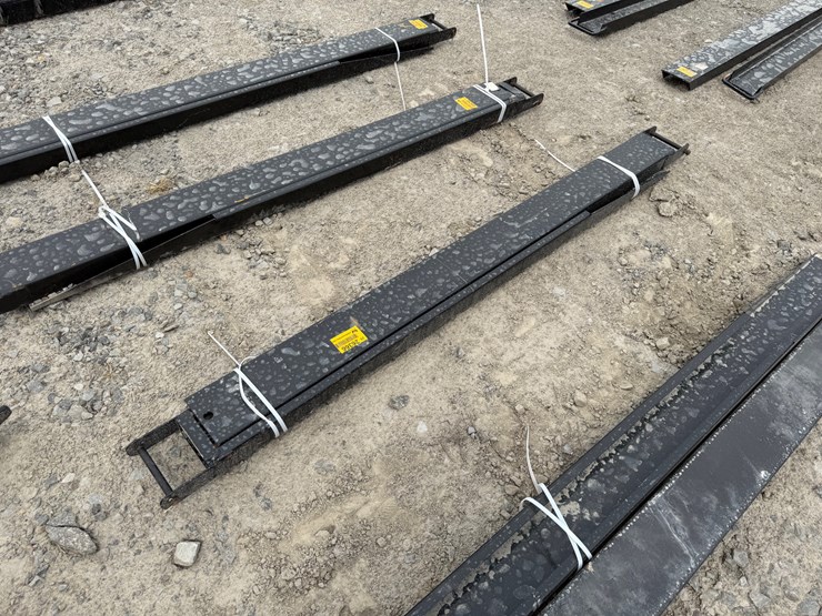 #2000-•-#26366-•-unused-giyi-7'-forklift-extension-forks-image-1
