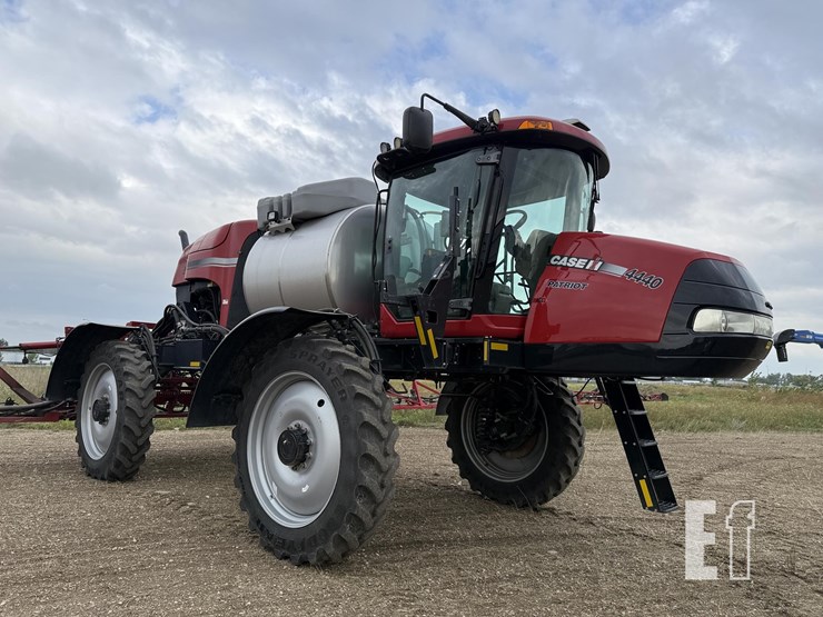 2020-case-ih-patriot-4440-image-12