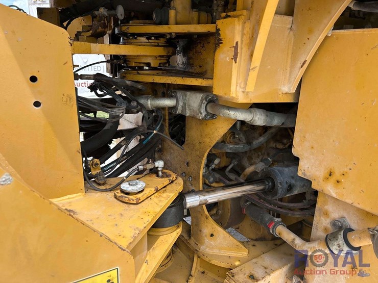 2013-caterpillar-950k-image-16