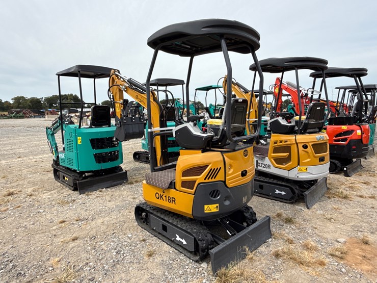 #220-•-#26493-•-unused-cfg-qk18r-mini-excavator-image-4