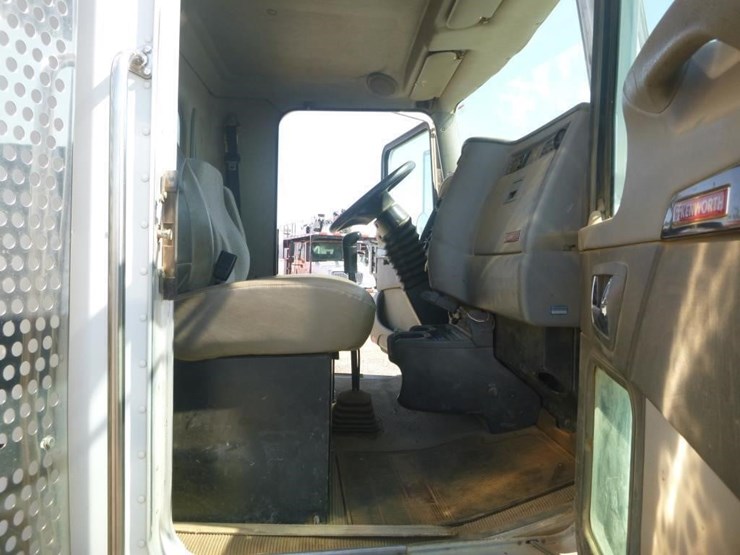 2009-kenworth-t370-image-15