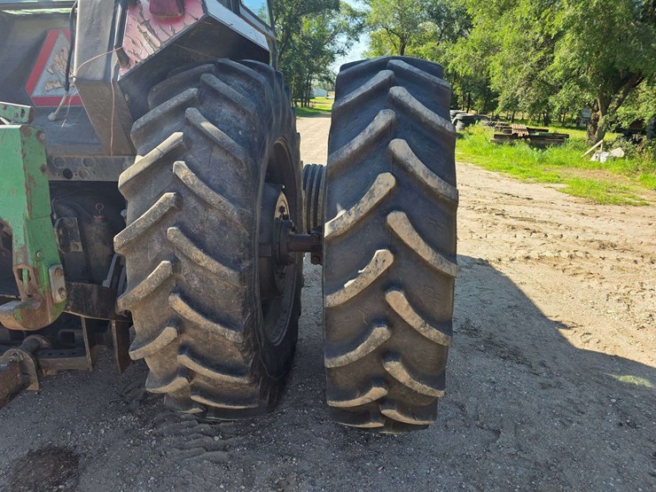 1984-case-ih-2394-image-37