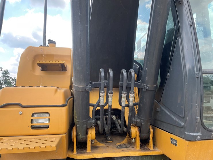 deere-160d-lc-image-19
